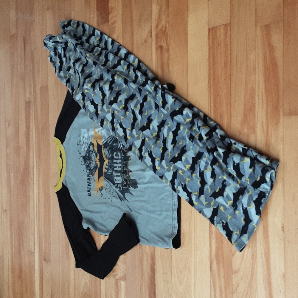 Batman boy size 20-12 pyjama set - 3 FOR 20$